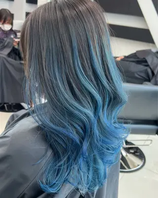 ロング カラー ヘアアレンジ ブリーチカラー デザインカラー　海音のヘアスタイル