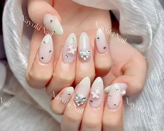 ネイル 🦋 Queenieのネイルデザイン