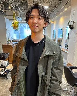 ミディアム パーマ メンズ グランジヘア 無造作ヘアHYUGAのヘアスタイル