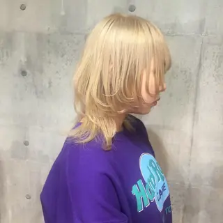 セミロング カラー ホワイト&レイヤーカ ットエクステ長畠俊輔のヘアスタイル