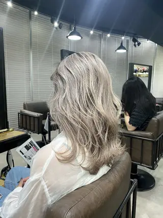 セミロング 山影✨バレイヤージュ ハイライト✨メンズ◎のヘアスタイル