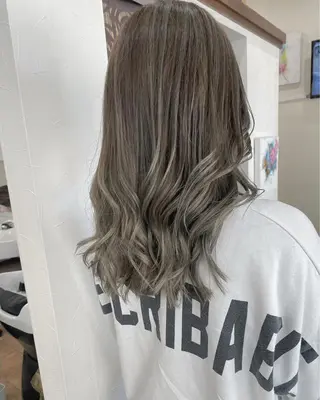 ミディアム カラー grand juteのヘアスタイル