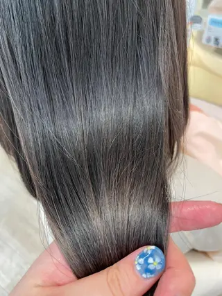 ミディアム カラー 松佐 ゆかりのヘアスタイル