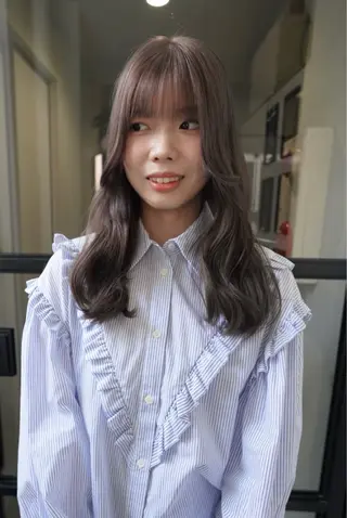 セミロング wabi【ワビ】所属・manami/ヘア セット/ハイトーンのヘアスタイル