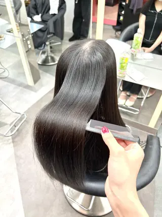 莉乃/縮毛矯正/髪質 改善/艶カラーのヘアスタイル