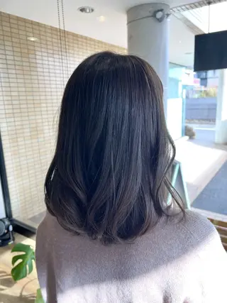 セミロング カラー ツキダテ ユイのヘアスタイル