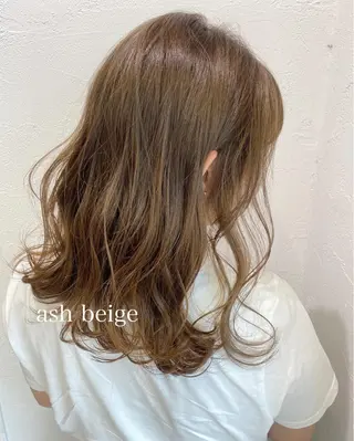 セミロング カラー オリーブ/アッシュ やわらか透明感カラーのヘアスタイル