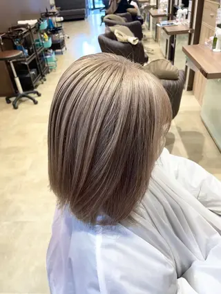 ミディアム 緑川 佳薫のヘアスタイル