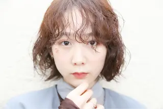 ショート カラー パーマ dekujin【ジェクイン】所属・角戸 りおのヘアスタイル