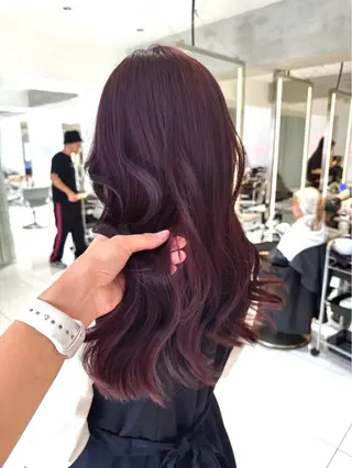 ロング カラー サキ🤍ハイトーン 🩰くびれ巻きヘアのヘアスタイル