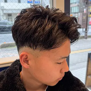 ショート パーマ メンズ 吉田 新平のヘアスタイル