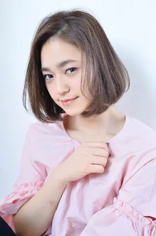 ミディアム 三好 麻美のヘアスタイル