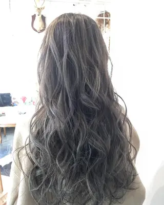 ロング カラー ヘアアレンジ Mariana/ 鶴原-ハイライトのヘアスタイル
