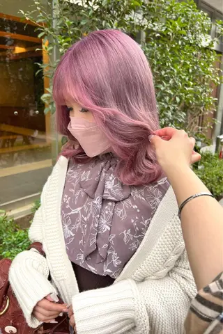 ミディアム カラー シールエクステ特化 ハイトーン、NANAのヘアスタイル