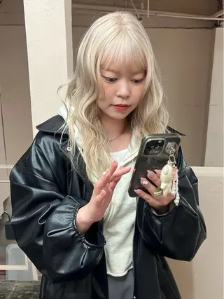 セミロング iru所属・レイヤーカット/ ハイトーン/mikiのヘアスタイル