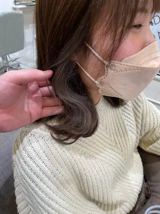 カラー 濱田輝レイヤー 韓国風 ハイトーンのヘアスタイル