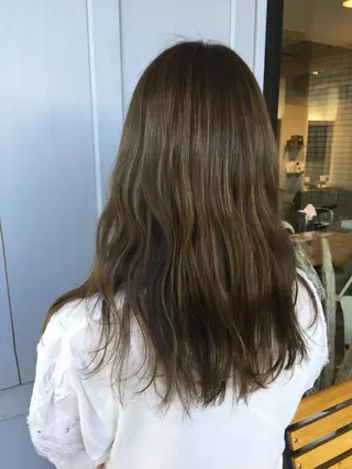 ロング カラー ツキダテ ユイのヘアスタイル