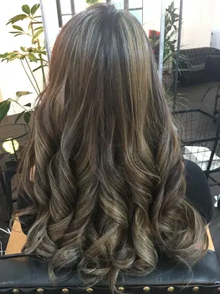 ロング カラー 鶴見 和美のヘアスタイル