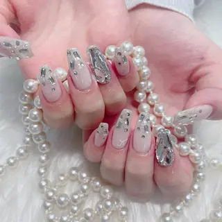 ネイル Go  Today シェアサロン 新宿Gratia店所属・杉山 栞のネイルデザイン