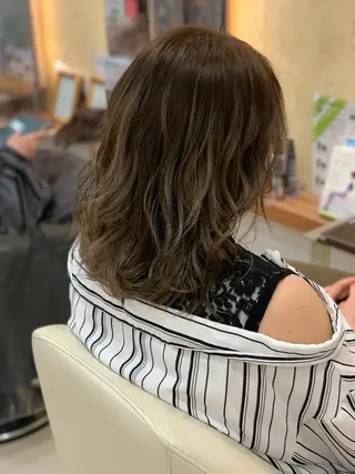 ミディアム カラー 頭浸浴×似合わせ HolyGrailのヘアスタイル