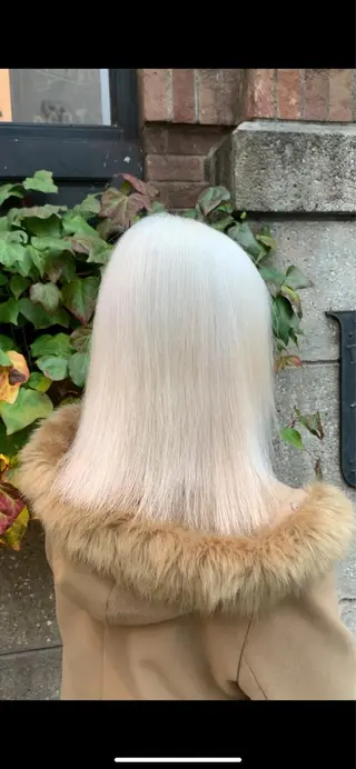 ミディアム カラー サロウィン(SALOWIN)原宿iori店所属・れい🫧 ハイトーン特化のヘアスタイル