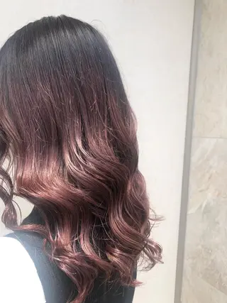 ロング カラー 井澤 和花のヘアスタイル