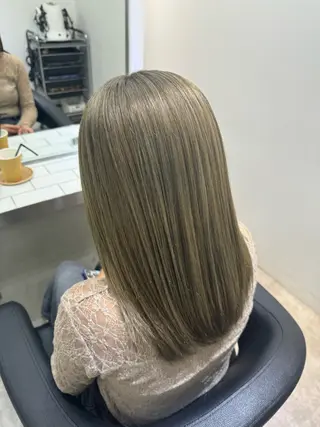 カラー 藤原 凜香のヘアスタイル