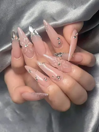 ネイル LEELA NAIL STUDIO所属・LEELA NAIL STUDIOのネイルデザイン