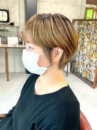 ショート カラー 岡田 恭明のヘアスタイル