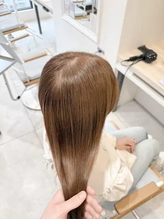 セミロング パーマ 顔周りレイヤーカット 透明感カラー達冨のヘアスタイル