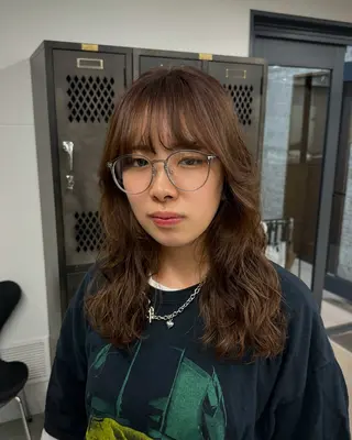 ミディアム INORI /フェイスレイヤーのヘアスタイル