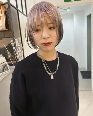 ショート カラー Loom.所属・村上雅人 ナチュラルモードのヘアスタイル