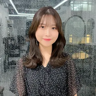 ミディアム カラー ブリーチなし/レイヤ ー特化🌈Tommyのヘアスタイル