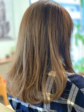 ミディアム newi saLyu 片岡ふきのヘアスタイル