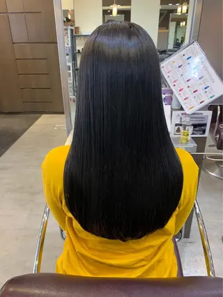 ロング 透け感ベージュ ／ミハルのヘアスタイル