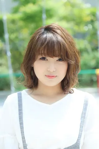 ミディアム カラー オーストヘアージジ所属・TAI透明カラー 柔らかい縮毛矯正のヘアスタイル