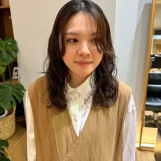 ミディアム パーマ 大橋 芽衣のヘアスタイル