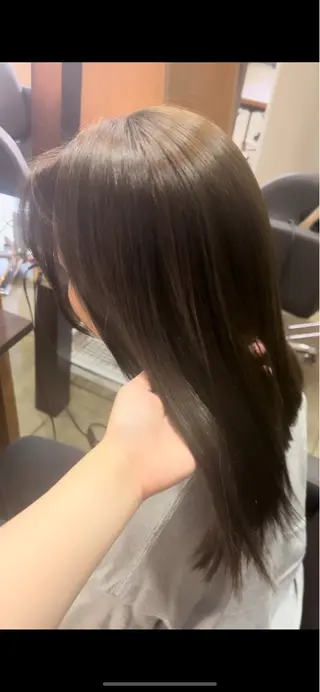 ミディアム カラー 中島 万凜のヘアスタイル