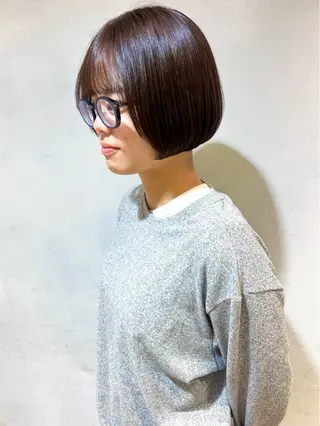 ショート カラー 切りっぱなしボブ 艶カラー🌷江梨🍎のヘアスタイル