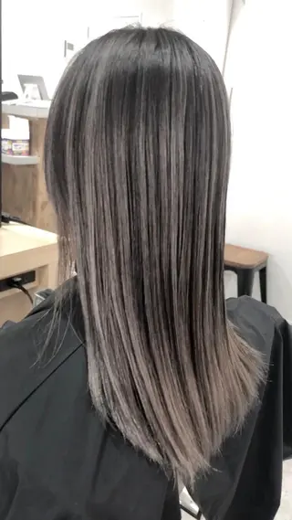 ミディアム カラー FOLK所属・白髪ぼかしハイライト バレイヤージュヤマトのヘアスタイル