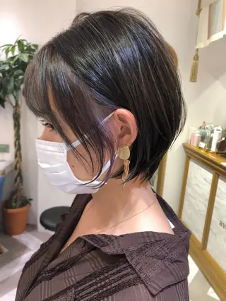 ショート レイヤーカット /透明感カラー西田のヘアスタイル
