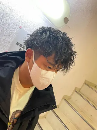 ミディアム パーマ メンズ 瀬波 秀行のヘアスタイル