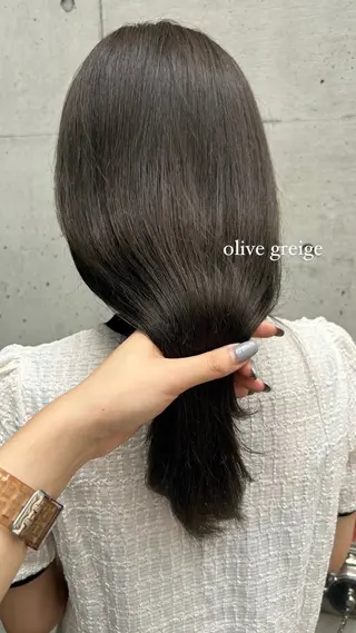 セミロング カラー ミウラナツサ /レイヤーカットのヘアスタイル