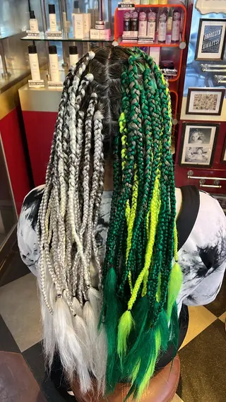 ロング デザインカラー/ ブリーチ/コーンロウのヘアスタイル