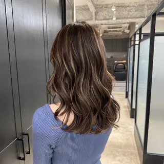 セミロング ハイライト／髪質改善 裕樹のヘアスタイル