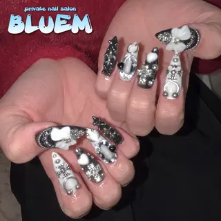 ネイル BLUEM なな🐶のネイルデザイン