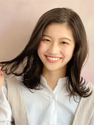 ミディアム カラー 能登谷 きよのヘアスタイル