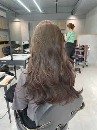 ロング カラー 小森聖奈 韓国風レイヤーカットのヘアスタイル