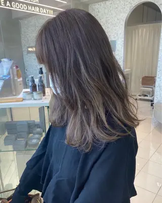 セミロング カラー ボブ/ハイトーン REINAのヘアスタイル