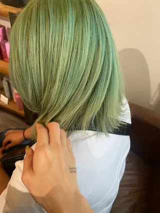 ショート カラー 梅田ハイトーン チダ ヒナノのヘアスタイル